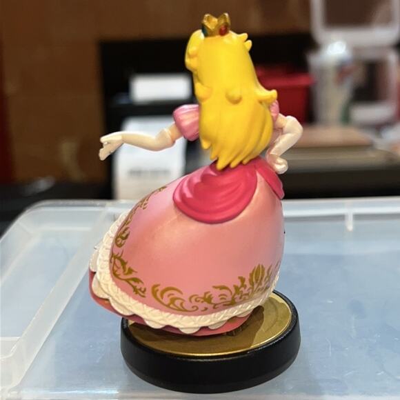 PEACH amiibo (Super Smash Bros Series) - Picture 5 of 8